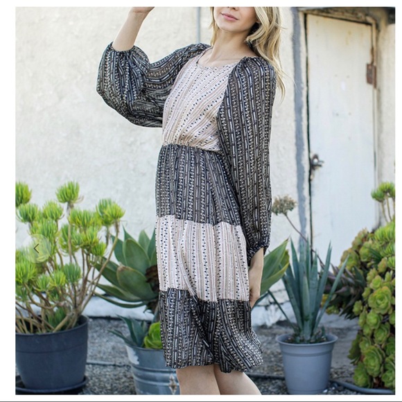 ✨LAST ONE✨Floral print woven color block dress - Picture 4 of 6